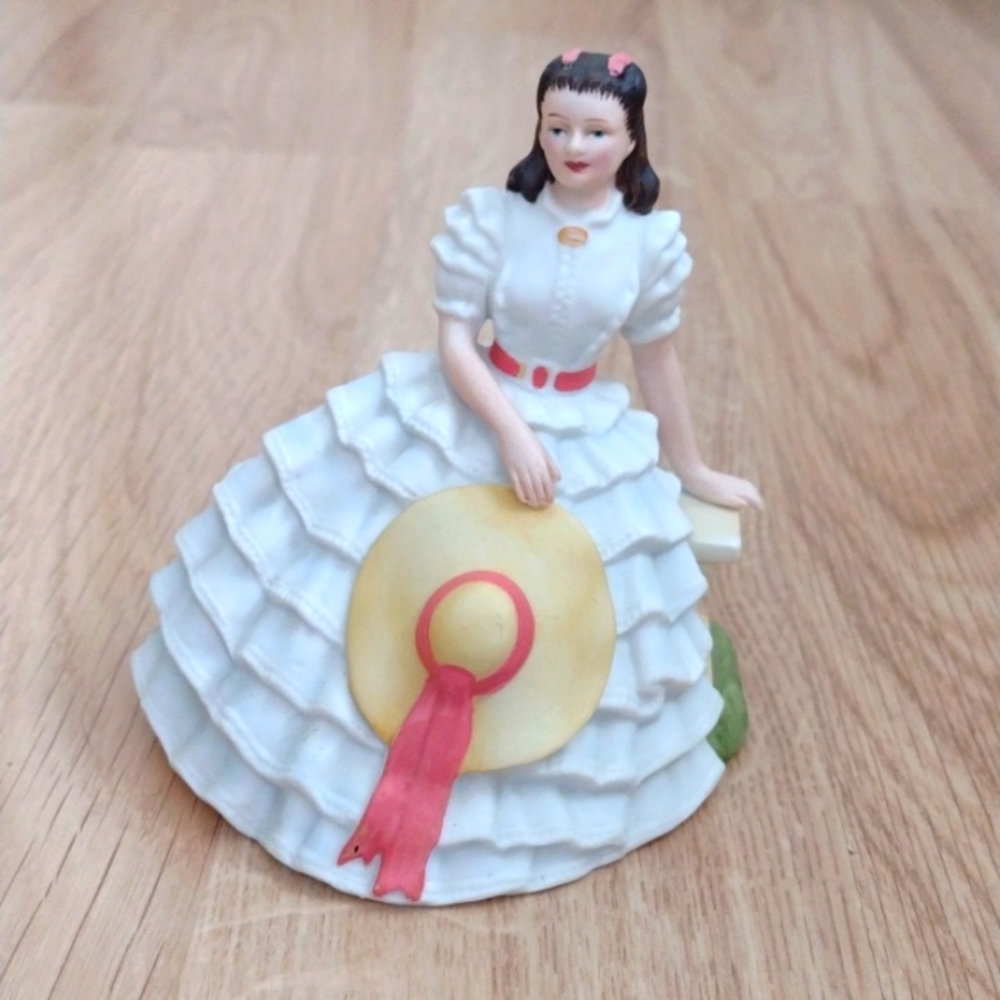 Scarlett O'Hara Porcelain Figurine Avon with box Vintage